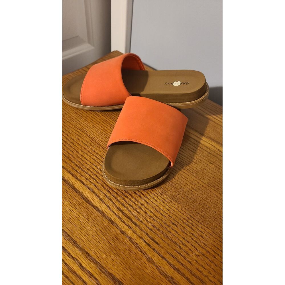 Gaa Huu Sandles NWOB size 7